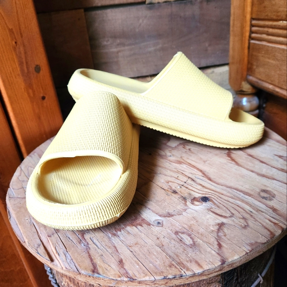 Weeboo Cloud Slides-Size 39 (8.5) - image 3